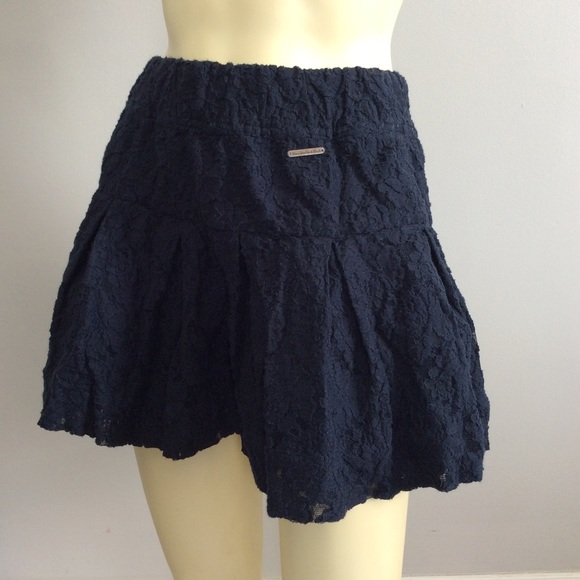 Abercrombie & Fitch Mini Navy Lace Skirt Size S - Picture 3 of 4